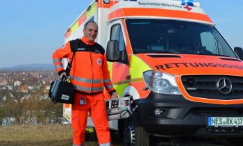 Mario Hahn ist ausgebildeter Notfallsanitäter und stellvertretender Wachleiter in der BRK-Lehrrettungswache in Bad Neustadt an der Saale (Bild: BRK, Bad Neustadt an der Saale).