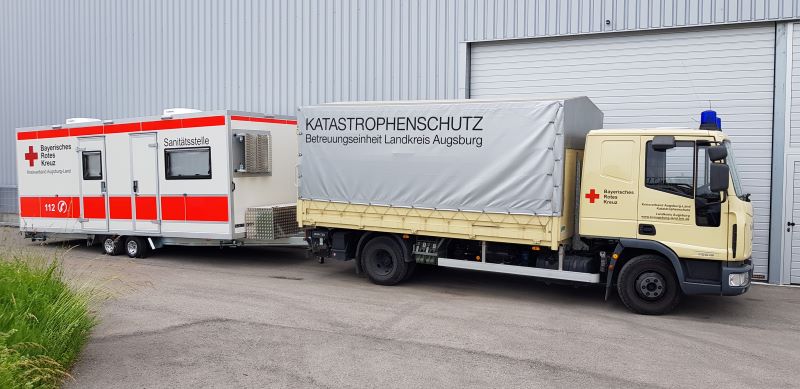 Transport der mobilen Sanitätsstation zum Rettungseinsatz vor Ort (Bild: Unsinn Fahrzeugtechnik).