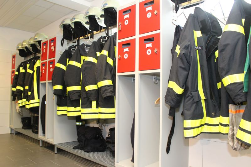 Durch die »offene Aufbewahrung« kann die Einsatzkleidung optimal lüften und trocknen und steht in kurzer Zeit für den nächsten Einsatz bereit (Bild: duplic GmbH).