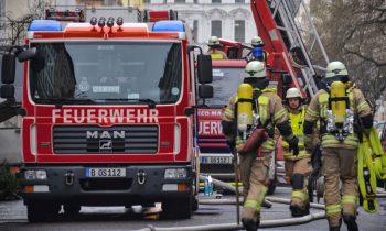 Unerschütterlich im Einsatz: »Charly BOS« hilft präventiv, um mit psychisch belastenden Einsatzsituationen umzugehen (Bild: ESG).